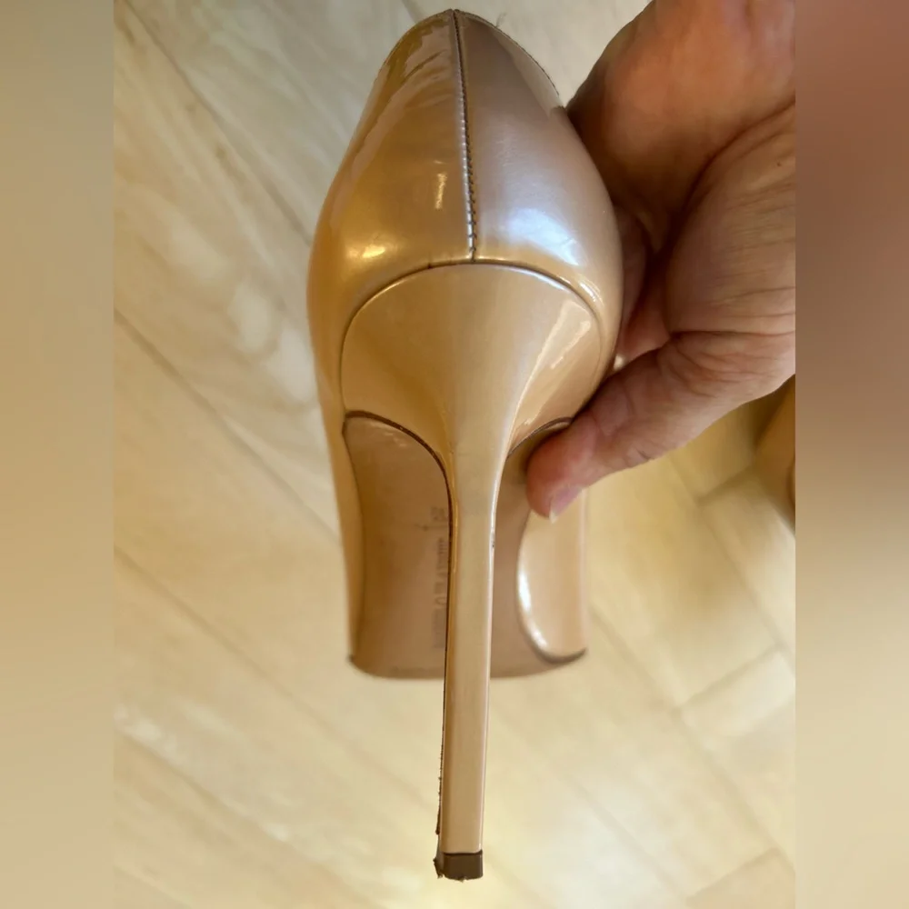 Manolo Blahnik Nude BB 105 Patent Leather Pointed Toe Pumps Size 8 1/2 (38.5 EU)